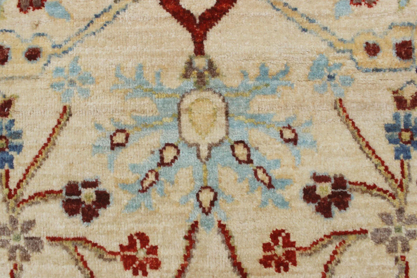 Aria Quinton Ivory/Red Rug, 7'10" x 9'11"