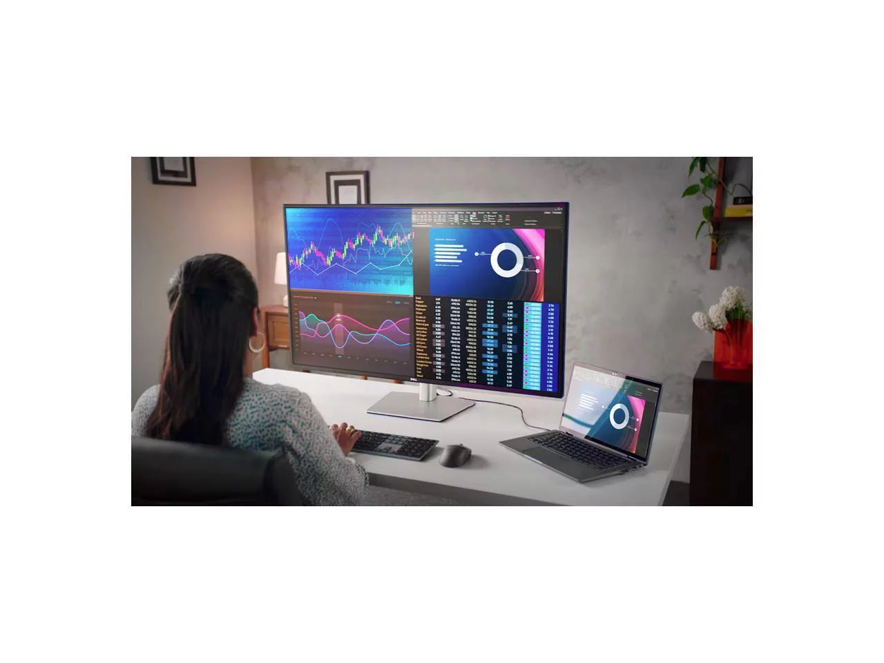 UltraSharp 42.5' UHD Monitors - 5 ms GTG - 3840 x 2160 (4K) - 350 Nit - IPS Panel - 16:9