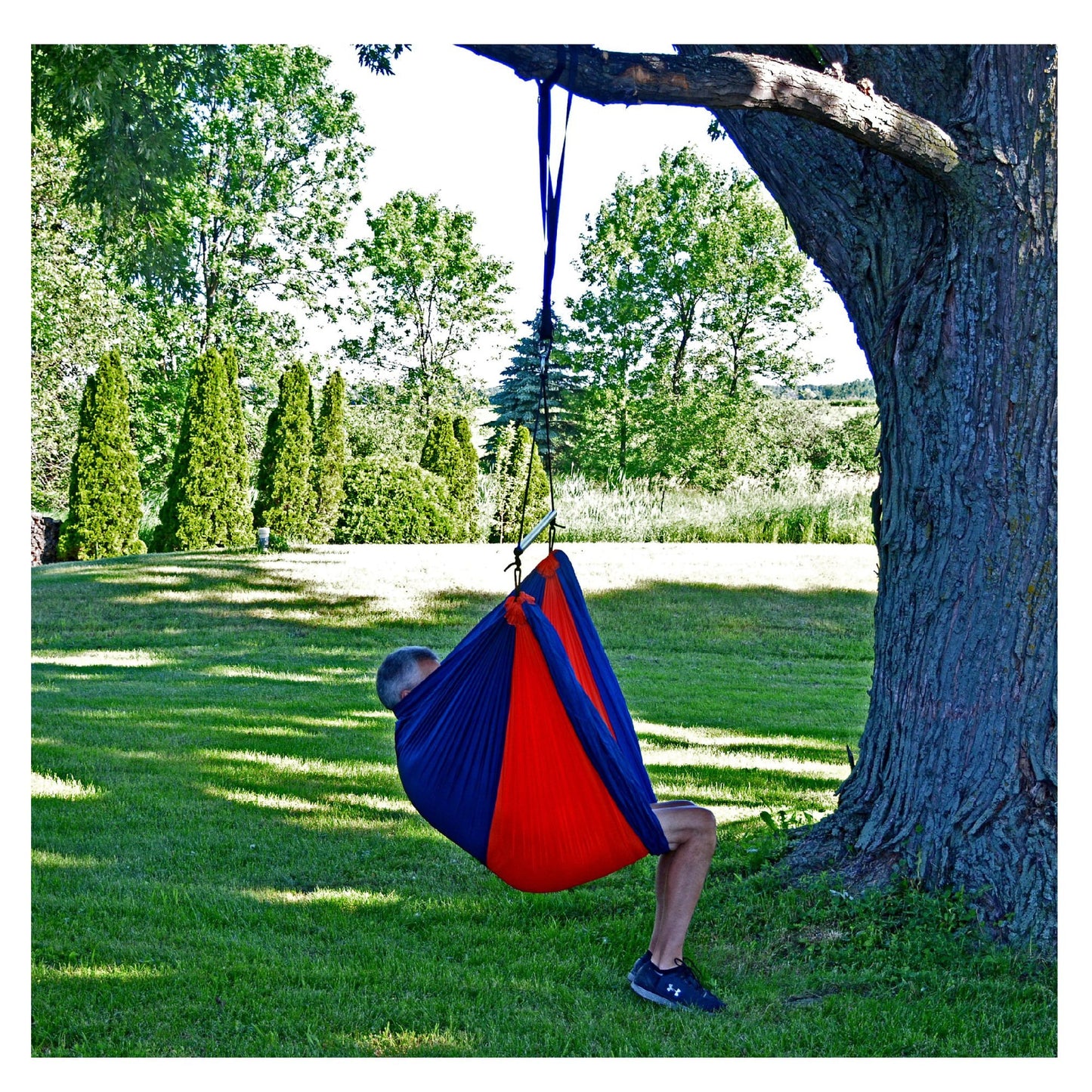 The Hamptons Collection 60" Red and Blue Polyester Traveler Hammock Chair